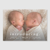 Einfache Minimal Twin Foto Geburtserklärung Magneteinladung (Vorderseite)