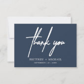 Einfache minimale moderne Script Dusty Navy Blue Dankeskarte (Vorderseite)