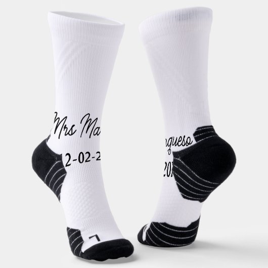 einfache minimale Monogramm MMs Mr. name date year Socken (Gewinkelt)