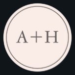 Einfache Minimalistische Blush-Hochzeiten Runder Aufkleber<br><div class="desc">Einfache,  minimalistische Aufkleber für das Siegel mit den Initialen des Ehepaares auf einem rosa Hintergrund. Entworfen,  um sich mit unserer Blush & Gold Script Wedding Suite abzustimmen.</div>