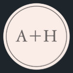 Einfache Minimalistische Blush-Hochzeiten Runder Aufkleber<br><div class="desc">Einfache,  minimalistische Aufkleber für das Siegel mit den Initialen des Ehepaares auf einem rosa Hintergrund. Entworfen,  um sich mit unserer Blush & Gold Script Wedding Suite abzustimmen.</div>