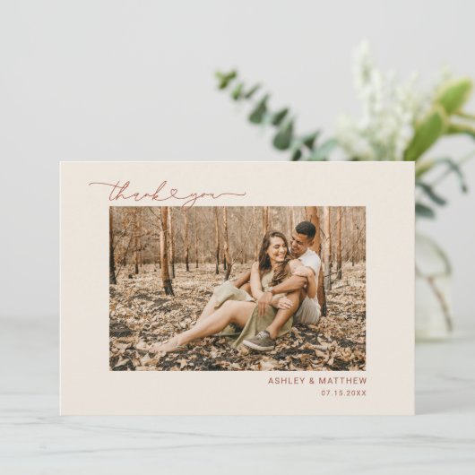 Einfache Minimalistische Boho Earthy Heart Script  Dankeskarte (Stehend Vorderseite)