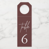 Einfache Minimalistische Elegante Burgund Tischnum Flaschenanhänger (Vorderseite)