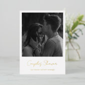 Einfache Minimalistische Foto Paare Dusche Gold Folieneinladung (Stehend vorne)