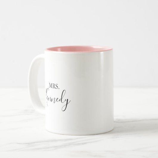 Einfache Minimalistische Frau Newlywed Bride Zweifarbige Tasse (Vorderseite Links)