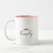 Einfache Minimalistische Frau Newlywed Bride Zweifarbige Tasse (Links)