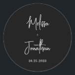 Einfache Minimalistische handgeschriebene Skriptbr Runder Aufkleber<br><div class="desc">Einfach Minimalistisches handgeschriebenes Script Schwarz und Weiß,  Klassischer Rundsticker für Hochzeiten.</div>