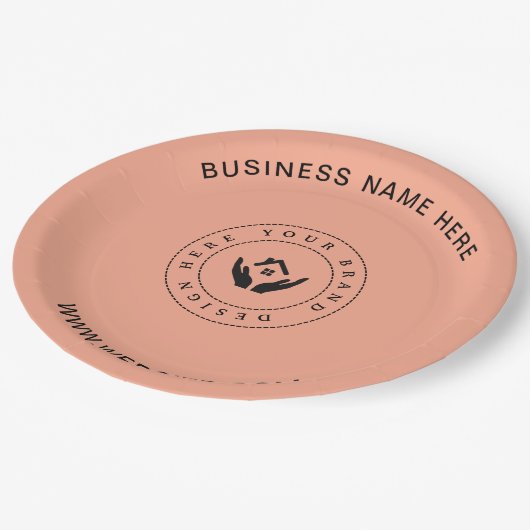 Einfache Minimalistische Logo- und Textwerbung Pappteller (Schrägansicht)