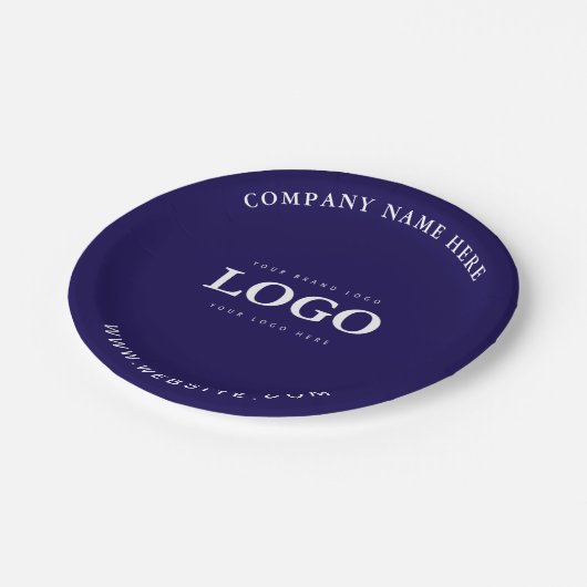 Einfache Minimalistische Logo- und Textwerbung Pappteller (Schrägansicht)