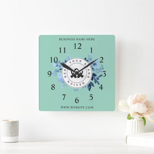 Einfache Minimalistische Logo- und Textwerbung Quadratische Wanduhr (Zuhause)