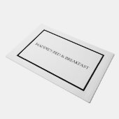 Einfache Minimalistische Schwarzweiß-Weiß-Monogram Fußmatte (Schrägansicht)