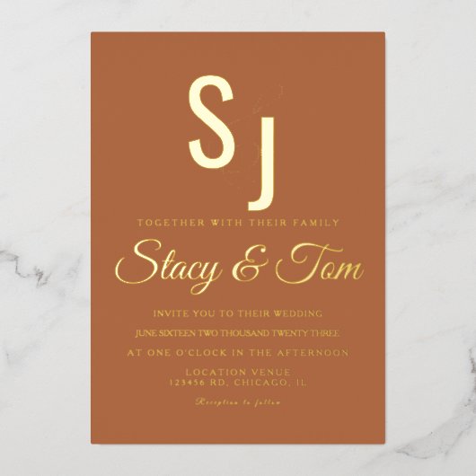 Einfache Mit Monogramm Ampersand Terracotta Presen Folieneinladung (Vorderseite)