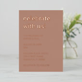 Einfache Mocha Wedding Rose Gold Foil Einladung (Stehend vorne)