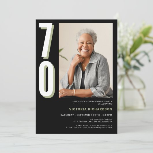 Einfache Moderne 70. Geburtstag Einladung (Stehend Vorderseite)