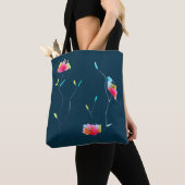 Einfache moderne abstrakte japanische Blume in ros Tasche (Von Nahem)