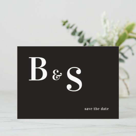 Einfache, moderne B/W-Monogramm-QR-Code Save the D Date (Stehend Vorderseite)