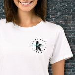 Einfache moderne Bezeichnung Anfangsmonogramm T-Shirt<br><div class="desc">Ein einfaches, aber lustiges niedliches und modernes Monogramm mit Initialen und Namen in einem Bindekreis Details. Ein schlichter Schwarz-Weiß-Stil, aber man kann alle Farben auswechseln, um es zu einem eigenen zu machen. Fügen Sie ein Muster hinzu, oder einfach eine einfache Farbe behalten. Sie können feststellen, dass Ihr Anfangsbuchstabe niedriger oder...</div>