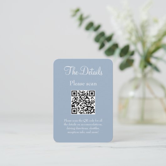 Einfache moderne, blaue Hochzeitdetails QR-Code Begleitkarte (Stehend Vorderseite)