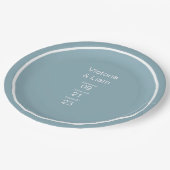 Einfache moderne BlauTypografie Pappteller (Schrägansicht)