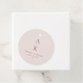 Einfache moderne Blush Brown Monogram Wedding Geschenkanhänger (Beispiel)