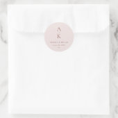 Einfache moderne Blush Brown Monogram Wedding Runder Aufkleber (Tasche)