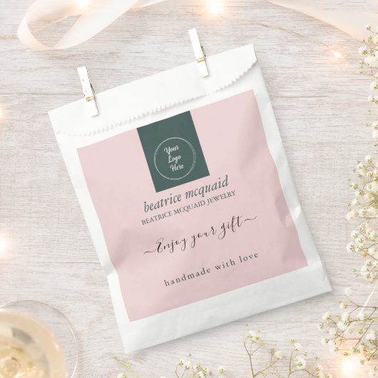 Einfache, moderne Blush-Rosa-Logo-Geschenktasche Geschenktütchen (Ausgeschnitten)
