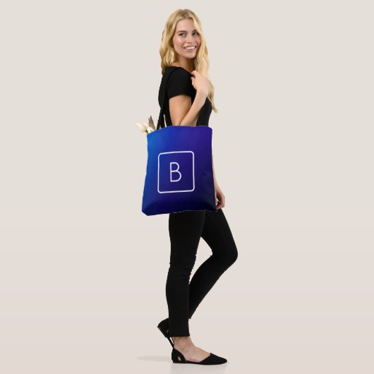Einfache moderne dunkle blaue Ombre Gradient & Mon Tasche (Am Model)
