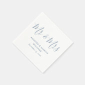 Einfache moderne Dusty Blue Script Mr. und Mrs. We Serviette (Ecke)