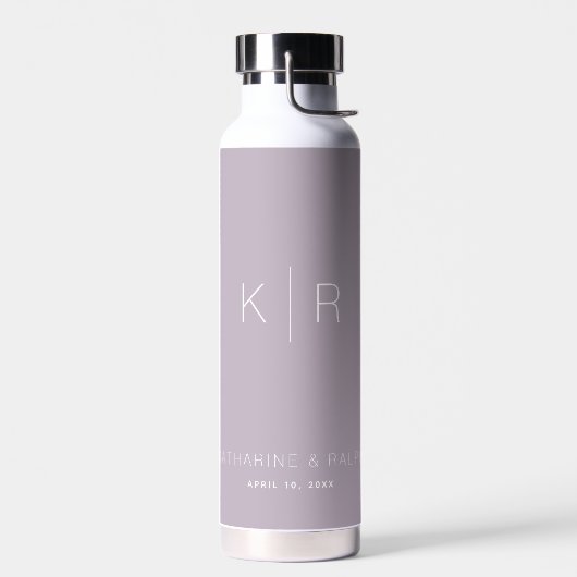 Einfache moderne Dusty Lilac Monogram Wedding Trinkflasche (Links)
