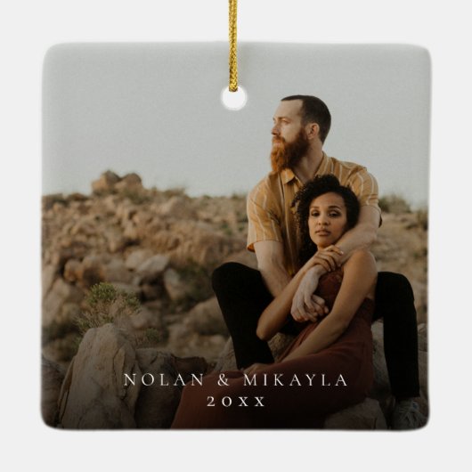 Einfache Moderne Elegante Verlobt 2 Foto Weihnacht Keramikornament (Rückseite)