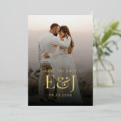 Einfache moderne Eleganz Save the Date Hochzeit Folieneinladung (Stehend vorne)