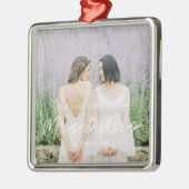 Einfache Moderne Erste Weihnachten als Mrs. & Mrs. Ornament Aus Metall (Links)