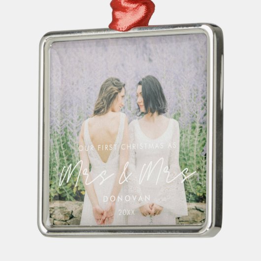 Einfache Moderne Erste Weihnachten als Mrs. & Mrs. Ornament Aus Metall (Links)