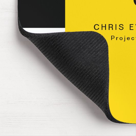 Einfache, moderne Farbblöcke Gelb, Weiß und Schwar Mousepad (Ecke)