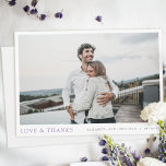 Einfache moderne Foto Custom Wedding Dankeschön Ca Dankeskarte<br><div class="desc">Dieses einfache, stilvolle moderne Foto Hochzeit danke Ihnen Karte Vorlage zeigt Ihre Namen und Datum unter Ihrem Foto zusammen mit "LIEBE & DANKS" hervorgehoben in einem eleganten Schatten königlichen lila. Und die Standardfarbe für Ihre Namen und das Datum auf der Vorderseite ist ein etwas gedämpftes Schwarz. Sie können den Schriftart,...</div>