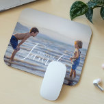 Einfache, moderne Fotomodelle - eigener Familienna Mousepad<br><div class="desc">Einfache Modern Foto Template Custom Familienname Mouse Pad bietet Ihr Lieblings-Foto mit Ihrem personalisierten Familiennamen. Macht ein fantastisches Geschenk für Weihnachten,  Geburtstag,  Jubiläum,  Muttertag,  Vatertag,  Großeltern und mehr. Personalisieren Sie diese,  indem Sie den Text in dem dafür vorgesehenen Textfeld bearbeiten. Entworfen von ©Evco Studio www.zazzle.com/store/evcostudio</div>