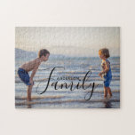 Einfache, moderne Fotomodelle - eigener Familienna Puzzle<br><div class="desc">Das Jigsaw Puzzle ist ein einfaches,  modernes Foto mit eigenem Familiennamen und einem personalisierten Familiennamen. Macht ein fantastisches Geschenk für Weihnachten,  Geburtstag,  Jubiläum,  Muttertag,  Vatertag,  Großeltern und mehr. Personalisieren Sie diese,  indem Sie den Text in dem dafür vorgesehenen Textfeld bearbeiten. Entworfen von ©Evco Studio www.zazzle.com/store/evcostudio</div>