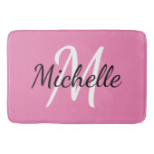 Einfache moderne Girly Pink Monogramm Initial + Na Badematte (Vorderseite)