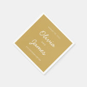 Einfache moderne Gold White Script Wedding Hashtag Serviette (Ecke)