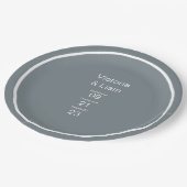 Einfache moderne graue Typografie-Papierplatte Pappteller (Schrägansicht)