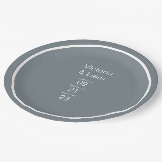 Einfache moderne graue Typografie-Papierplatte Pappteller (Schrägansicht)