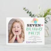 Einfache moderne Herzeinladung zum Geburtstag Feiertagskarte (Stehend Vorderseite)