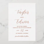Einfache moderne Hochzeit spart die Rose des Datum Folieneinladung<br><div class="desc">Zeitgenössische Rose Goldfolie Hochzeit Save The Date mit einem einfachen und minimalistischen Layout mit Ihren Namen in einem eleganten Kalligraphie-Skript und Ihre Hochzeitsdetails unten in einem modernen Format. Eine Nicht-Foto-Option für ein Paar,  das Save the Date ohne Bilder will.</div>