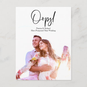 Einfache moderne Hoppla-Hochzeit verschoben Ankünd Postkarte