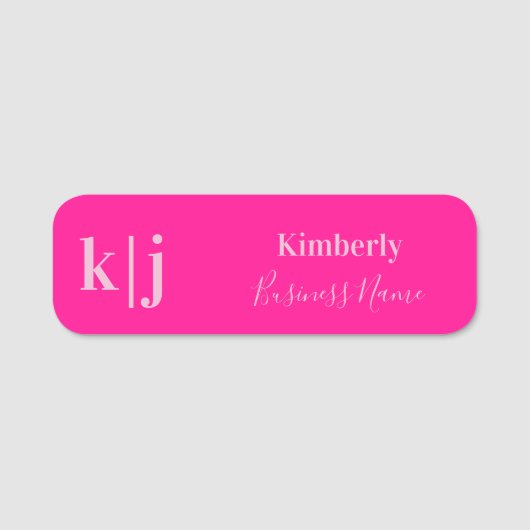 Einfache, moderne, Hot-Pink-Monogramm-Mitarbeiter Namensschild (Vorderseite)