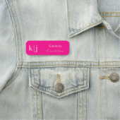 Einfache, moderne, Hot-Pink-Monogramm-Mitarbeiter Namensschild (Beispiel)