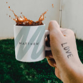 Einfache moderne Initial- und Namensgröße Grün & W Kaffeetasse