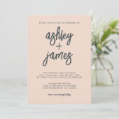 Einfache moderne Kalligrafie Pfirsichrosa Hochzeit Einladung (Stehend Vorderseite)