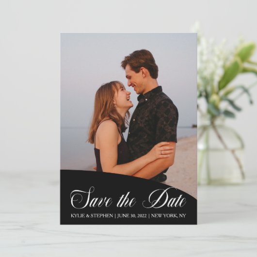Einfache moderne, klassische Schrift Zwei-Foto-Hoc Save The Date (Stehend Vorderseite)