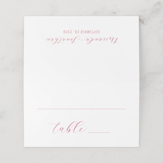 Einfache Moderne Magenta Rote SkriptWedding Platzkarte (Außenseite Aufgefaltet)